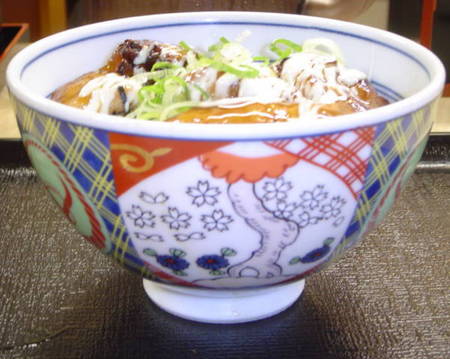 yoshinoya-torimayotsukunedon2.jpg