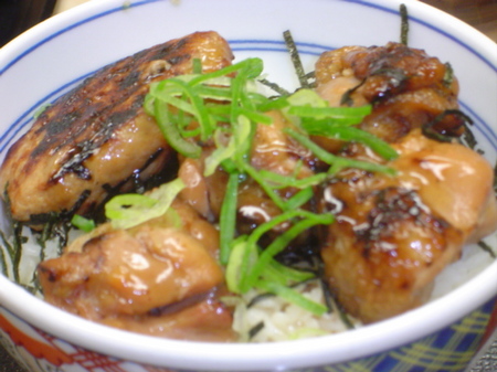 yoshinoya-tsukune-yakitoridon1.jpg