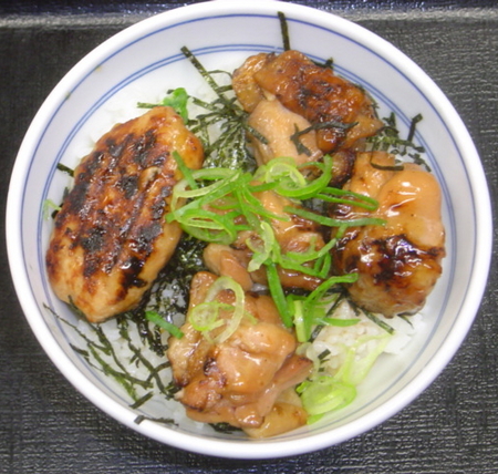 yoshinoya-tsukune-yakitoridon2.jpg